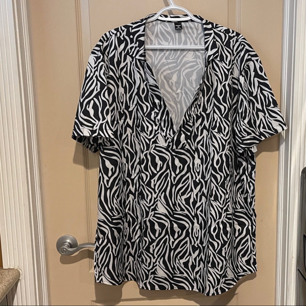 Manfinity RSRT Men's All Over Print Short Sleeve Shirt, Baggy Button Up Shirt